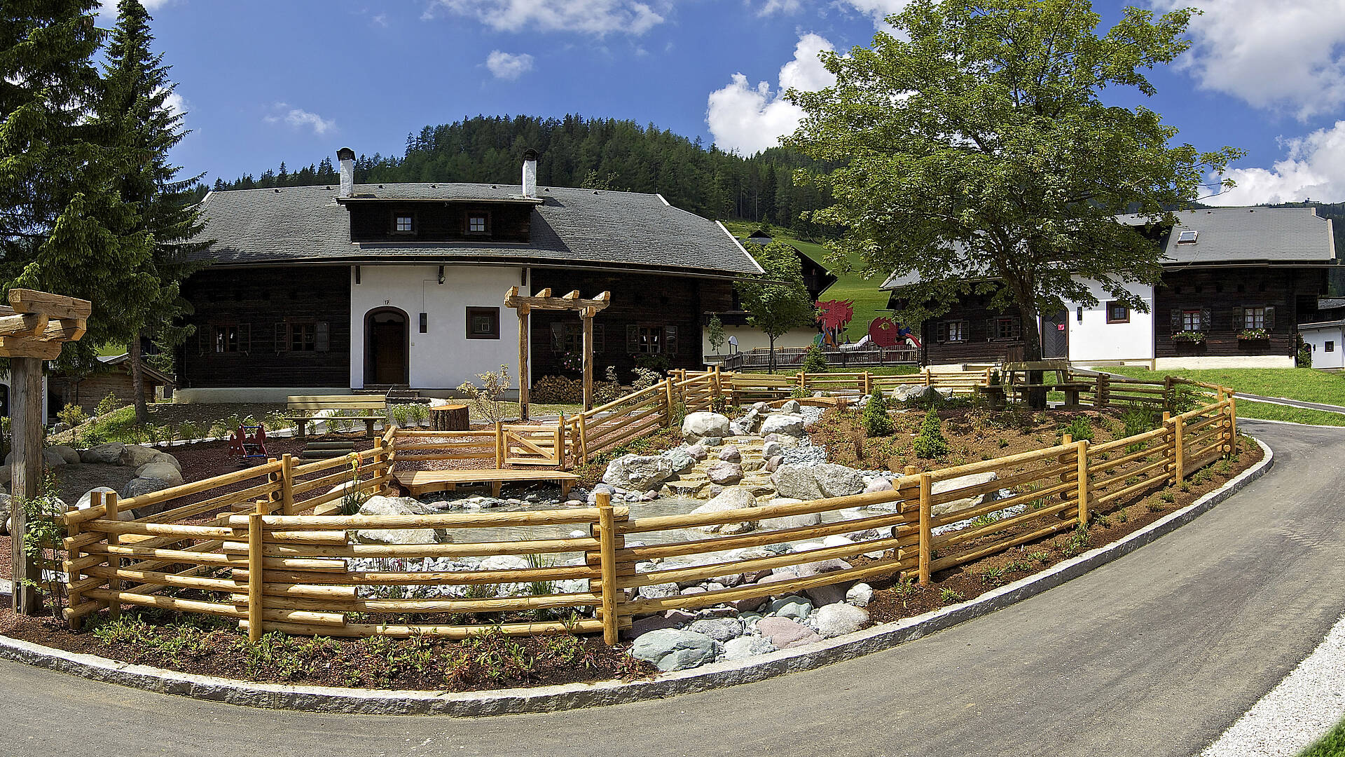 Familienferiendorf Kirchleitn Dorfplatz 