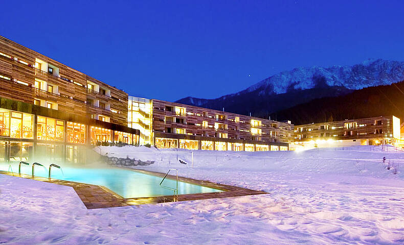 Falkensteiner Hotel Spa Carinzia Exterior Winter Night