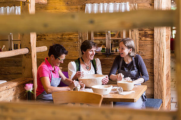 Lesachtaler Brotbackkurs im Tuffbad 